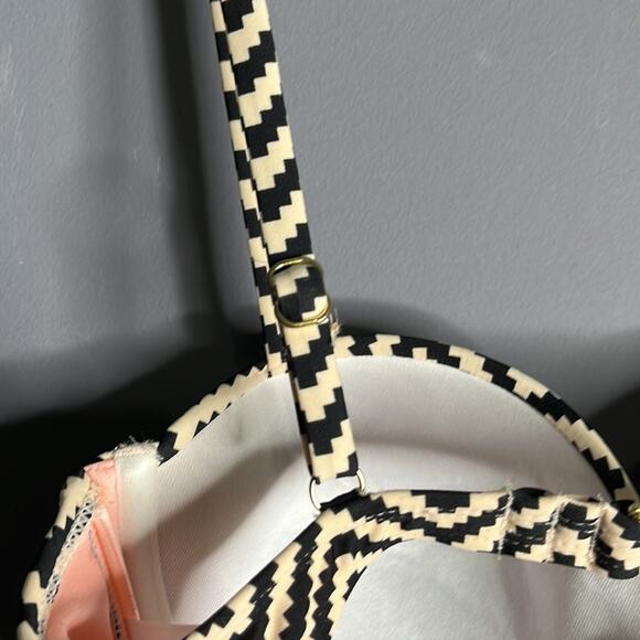 Xhiliration Black and Tan Geometric Stripes Adjustable Strap Bikini Top Size M - Picture 4 of 6